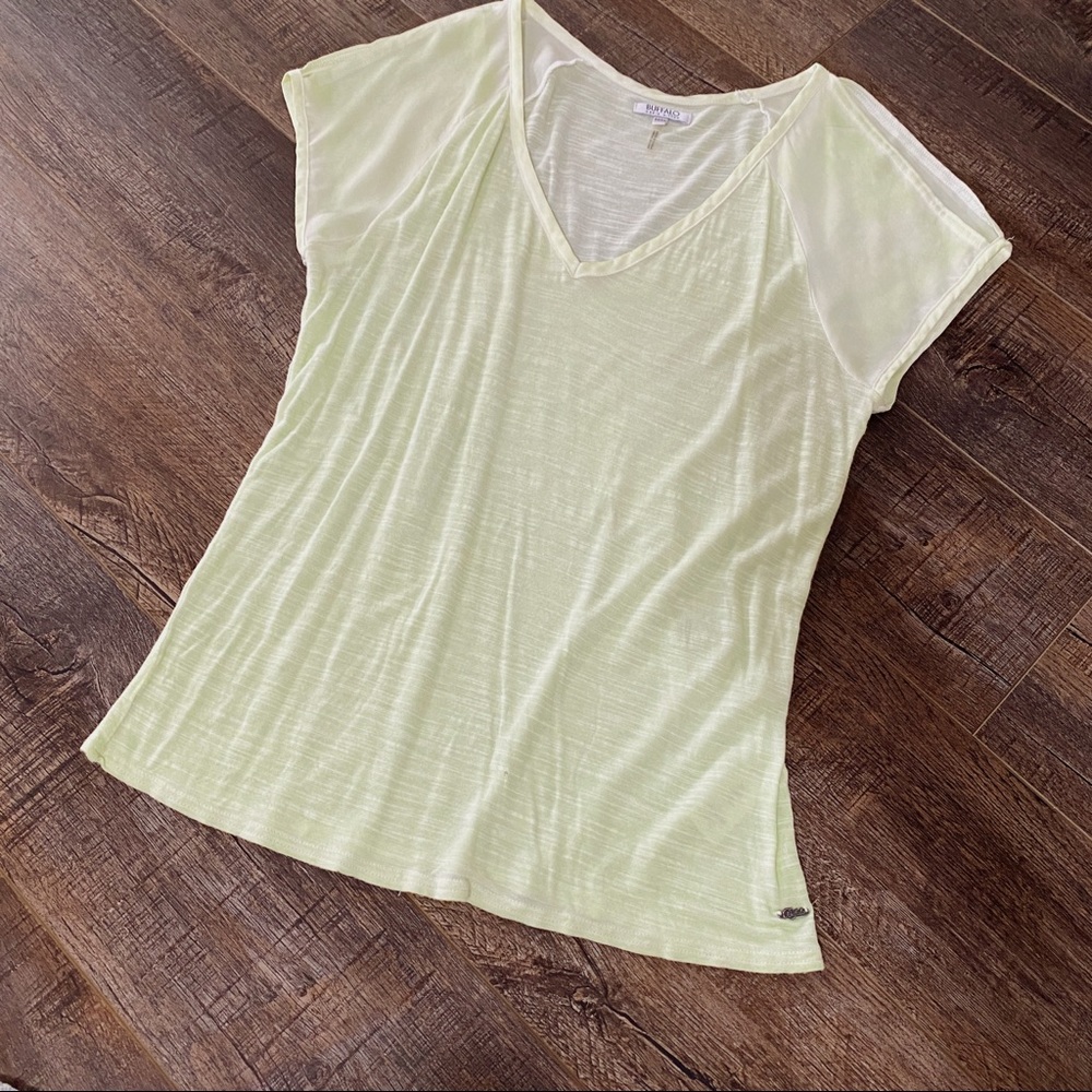 Buffalo David Bitton Women’s Green Size Medium Sheer Top Slit Sleeves Vneck